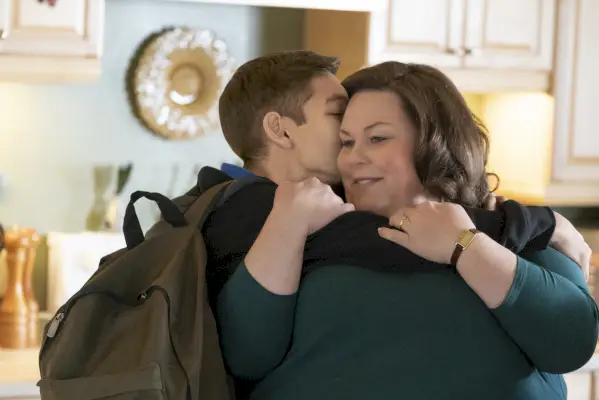 Marcel Ruiz i Chrissy Metz a Breakthrough.