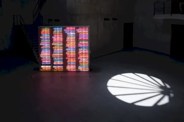 Bruce Nauman Benesse House Museumissa.