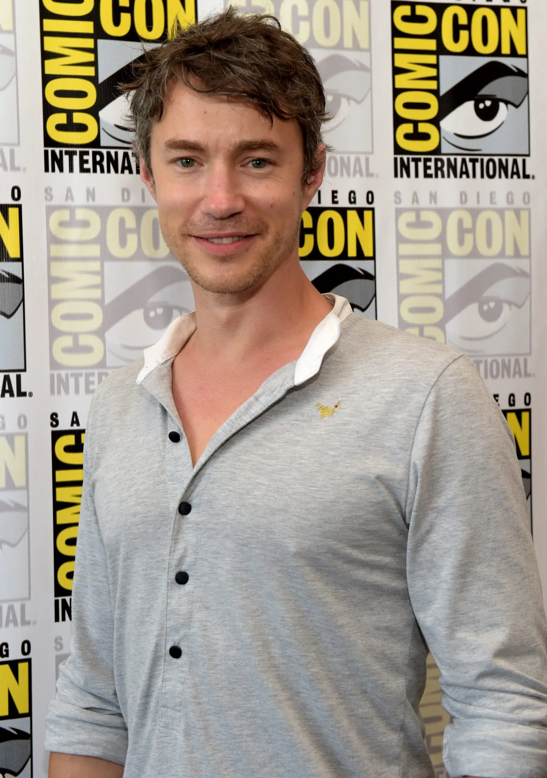 Tom Wisdom valokuva