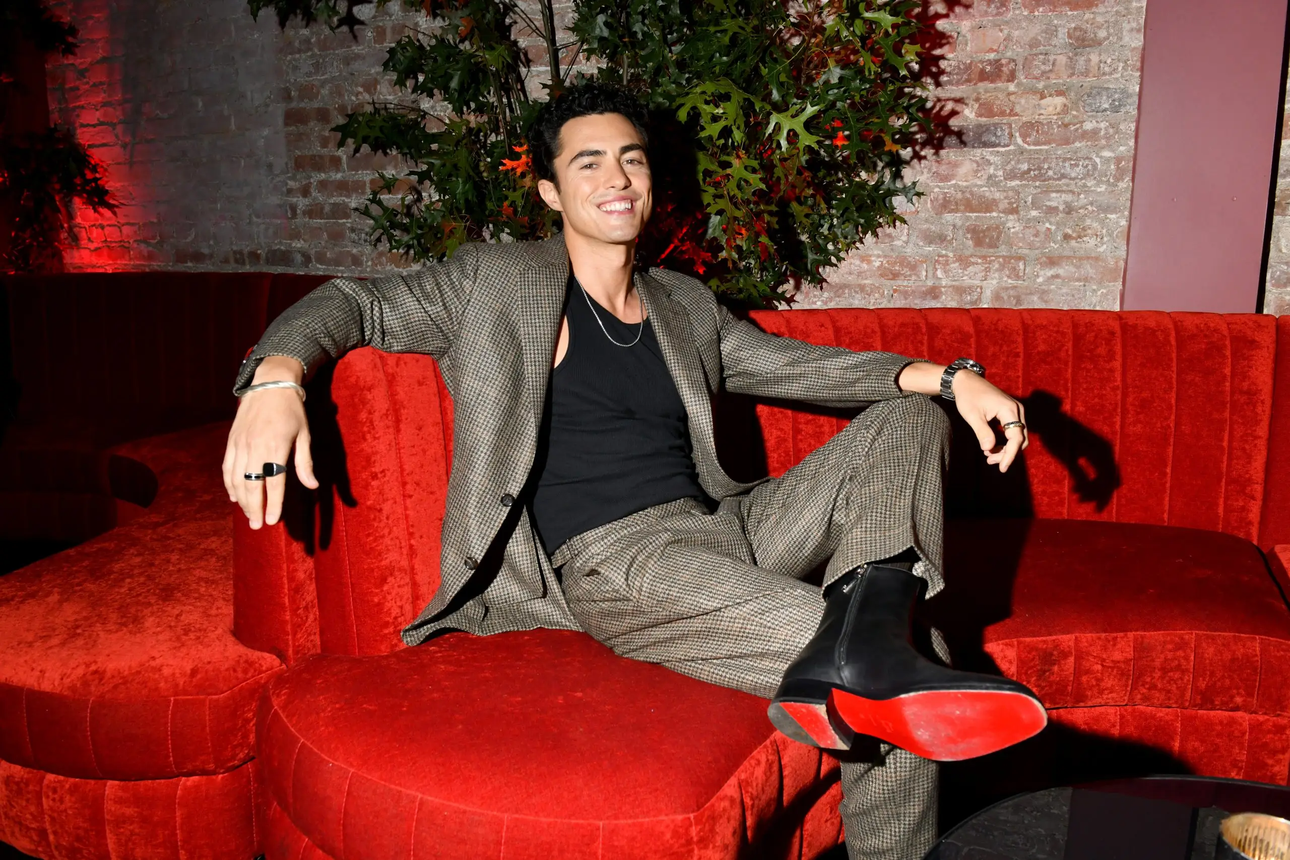 Darren Barnet valokuva