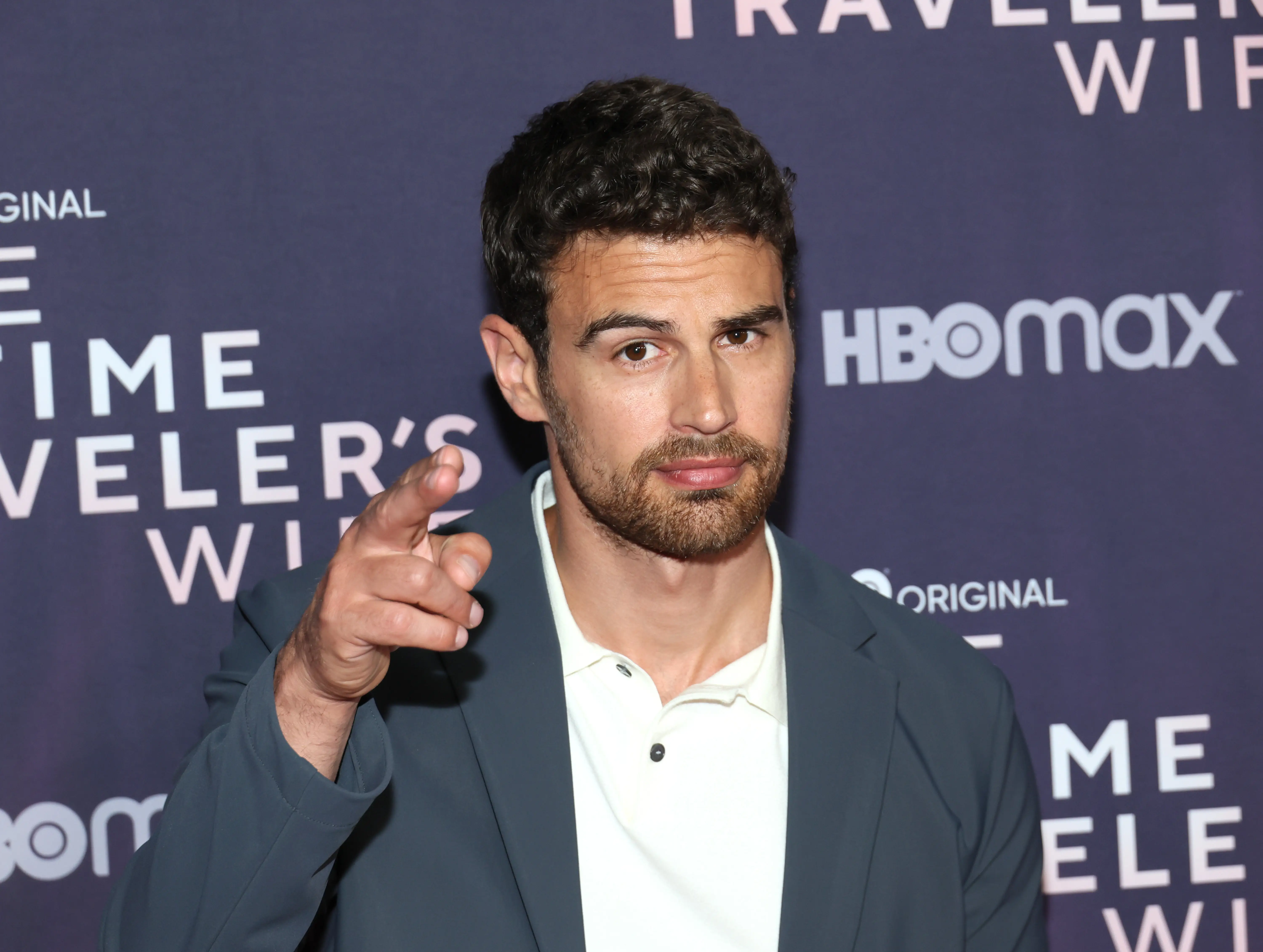 Theo James Net Worth - Wiki, ikä, paino ja pituus, ihmissuhteet, perhe ja paljon muuta