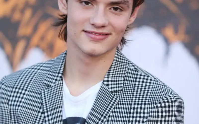 Wartość netto Louisa Partridge'a - Wiki, wiek, waga i wzrost, relacje, rodzina i nie tylko