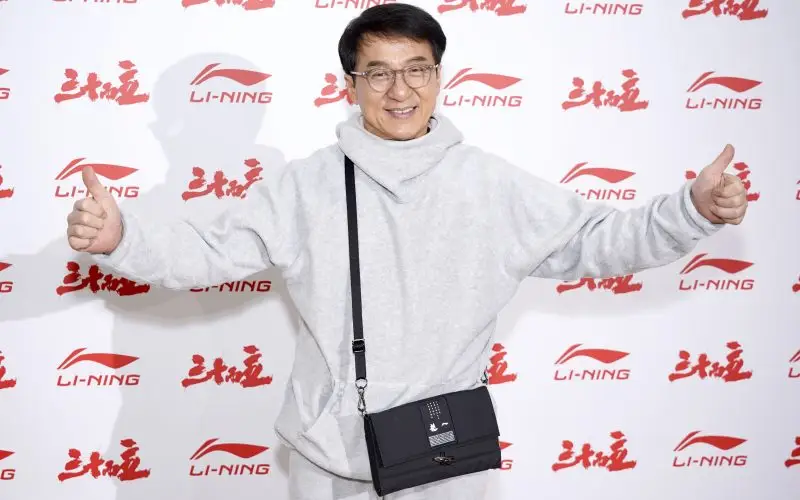 Jackie Chan Net Worth - Wiki, ikä, paino ja pituus, ihmissuhteet, perhe ja paljon muuta