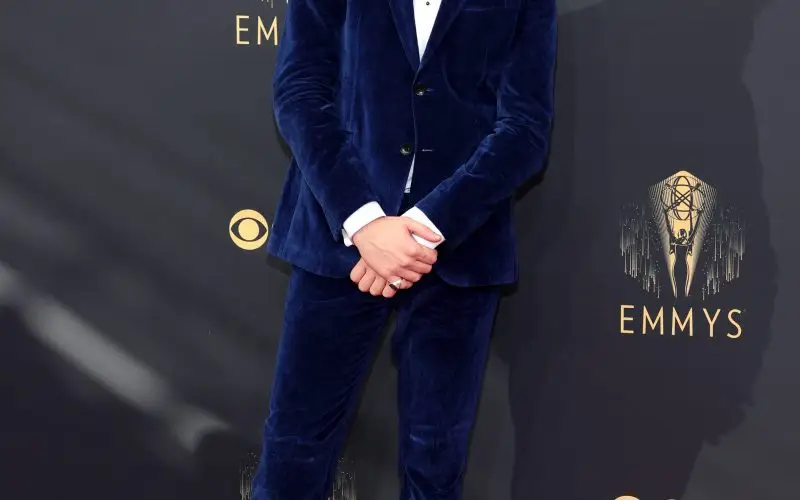 Bo Burnham nettovärde - Wiki, ålder, vikt och längd, relationer, familj och mer