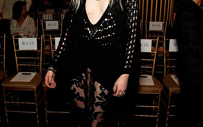 Taylor Momsenin nettoarvo – Wiki, ikä, paino ja pituus, ihmissuhteet, perhe ja paljon muuta