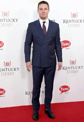 Stephen Amell Height Body Shape