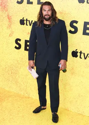 Jason Momoa Height Weight Shoe Size
