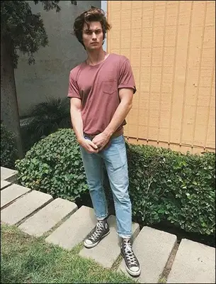 Chase Stokes Bio and Facts