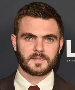 Alex Roe Peso Dimensione Age Misura degli Stati della famiglia Famiglia