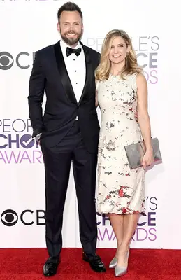 Joel McHale Height Weight Stats