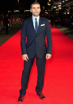 Oscar Isaac Height Weight Body Shape