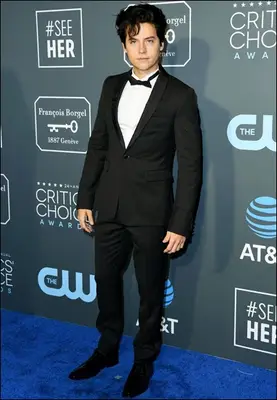 Dylan Sprouse Height Weight Shoe Size