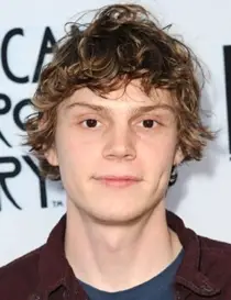 Evan Peters misura l'altezza dell'altezza del corpo Dimensione del shob statistiche