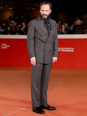 Ralph Fiennes Height Weight Stats