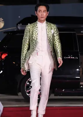 Lee Jung-jae Height Weight Stats