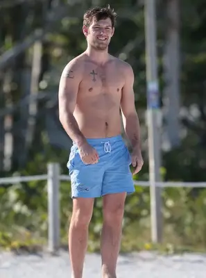 Alex Pettyfer Body Measurements and Net Worth