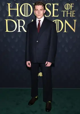 Ewan Mitchell Measurements and Net Worth