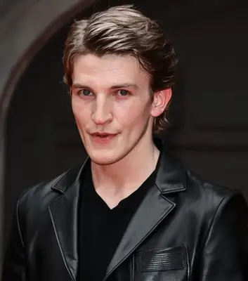 Ewan Mitchell Profile