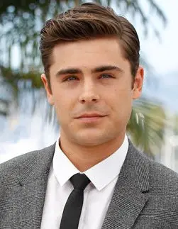 Misurazioni del corpo Zac Efron con statistiche dimensioni della scarpa in altezza di peso