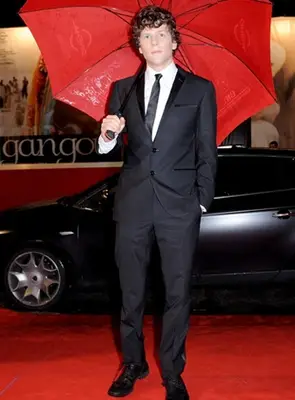 Jesse Eisenberg Body Measurements Shape