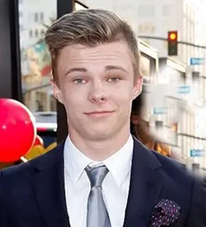 Nicholas Hamilton Peso PionEge Famiglia Dimensioni
