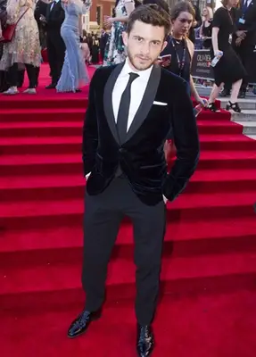 Jonathan Bailey Height Weight Measurements