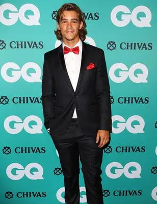 Brenton Thwaites Height Weight Body Shape