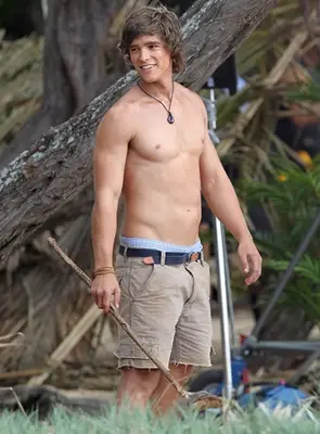 Brenton Thwaites Body Measurements Vital Stats
