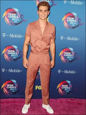 KJ Apa Measurements and Facts