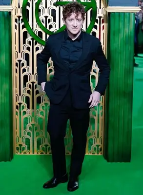 Ethan Slater Measurements and Net Worth