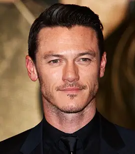 Luke Evans Misure di peso corporeo della pera
