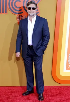 Russell Crowe Body Measurements Shoe Size