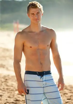 Luke Mitchell Height Weight Stats