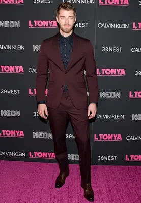 Luke Mitchell Body Measurements Facts