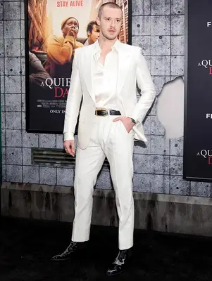 Joseph Quinn Measurements and Net Worth