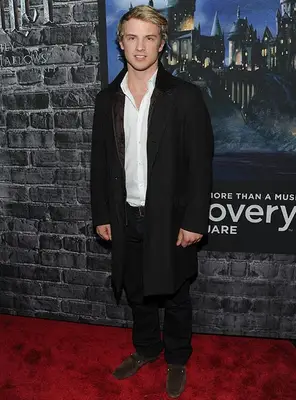 Freddie Stroma Height Weight Stats