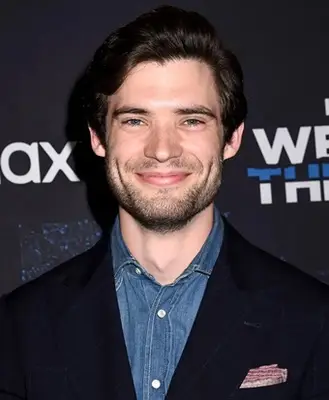 Il corpo di David Korenswet misura il peso delle scarpe statistiche