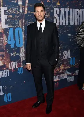 Dylan McDermott Height Weight Shoe Size