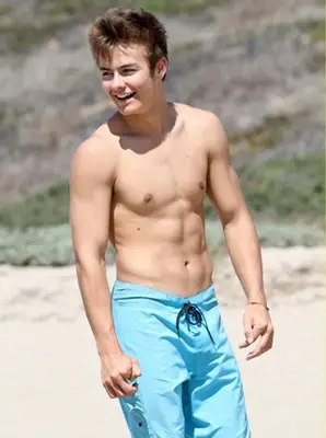 Peyton Meyer Body Measurements Height Weight