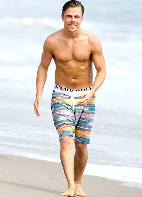 Derek Hough Height Weight Body Shape