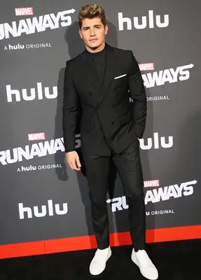 Gregg Sulkin Height Weight Shoe Size