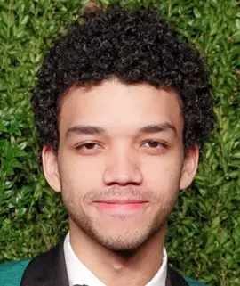Justice Smith Pontration Age sono misure del corpo
