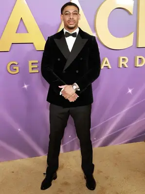 Aaron Pierre Body Measurements Stats