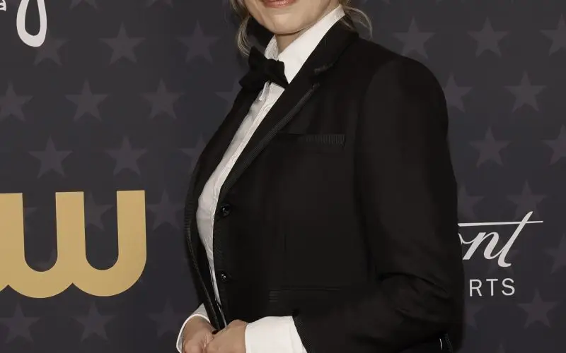 Nina Hossin nettovarallisuus – Wiki, ikä, paino ja pituus, ihmissuhteet, perhe ja paljon muuta