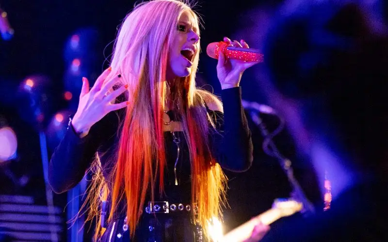 Avril Lavigne Net Worth - Wiki, ikä, paino ja pituus, ihmissuhteet, perhe ja paljon muuta