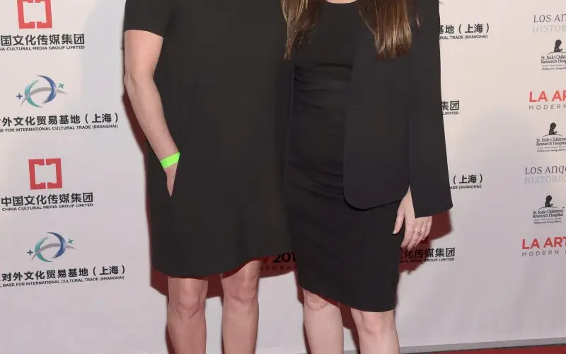 Holly Marie Combs Net Worth - Wiki, ikä, paino ja pituus, ihmissuhteet, perhe ja paljon muuta