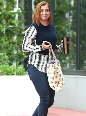 Alyson Hannigan Height Weight Shoe Size