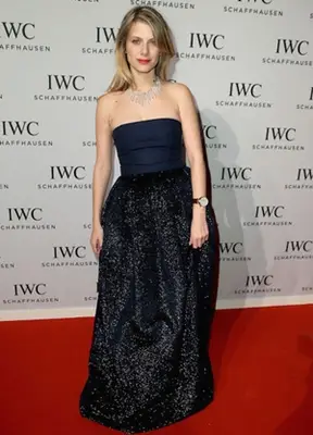 Melanie Laurent Height Body Figure Shape