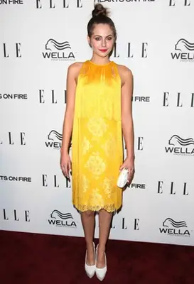 Willa Holland Height Body Shape