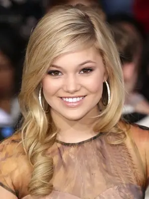 Olivia Holt Favorite Food Movie Song Color Bio